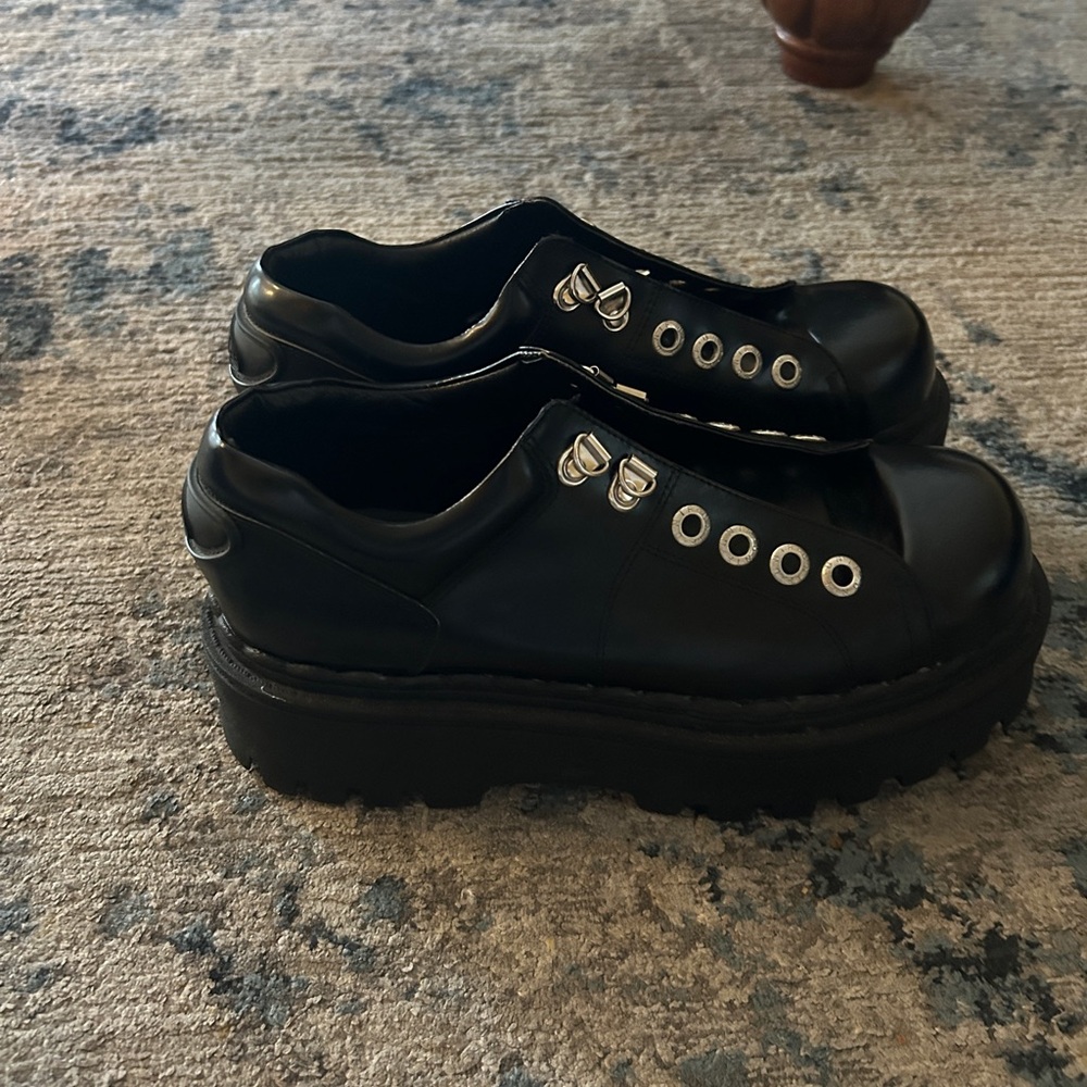 UNIF platform shoes